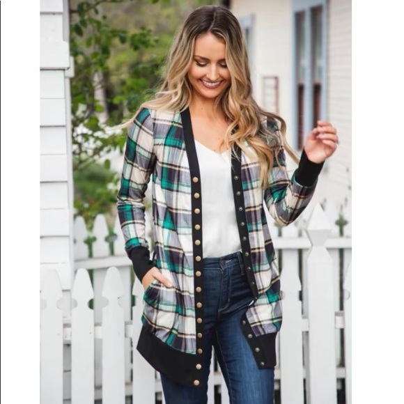 Trending • Green Plaid Cardigan - Picture 1 of 4
